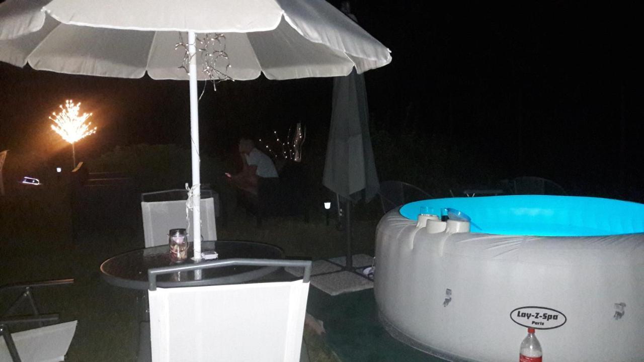 Csilla Nyaralo Villa Szentendre Buitenkant foto